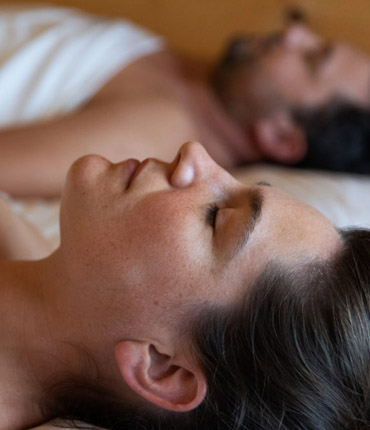 Couples massage treatment